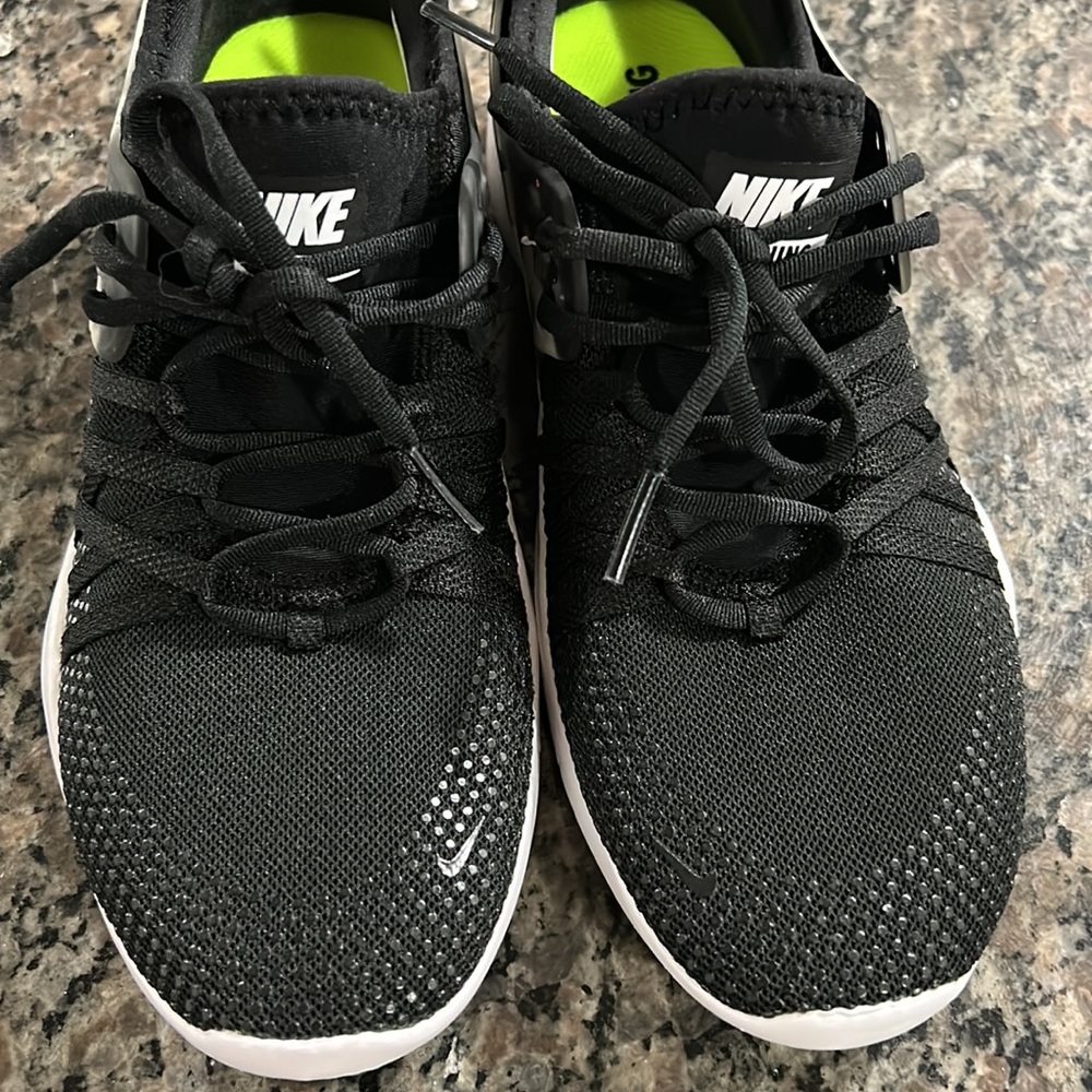 Women’s Nike training shoe - Picture 2 of 6